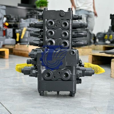 723-1A-15505 7231A15508 723-1A-15506 723-1A-15507 สำหรับ Komatsu WB93R-5 Backhoe Loaders ชิ้นส่วน Hydraulic Main Valve หลังการขายต้นฉบับต้นฉบับ